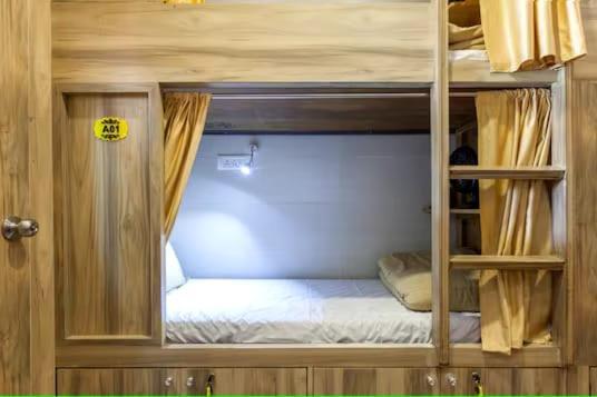מומביי Abza Deluxe Dormitory מראה חיצוני תמונה